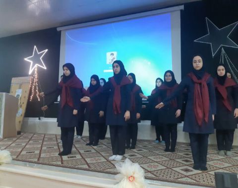 اجرای نماهنگ جان ایران توسط گروه دانش آموزان پایه هفتم